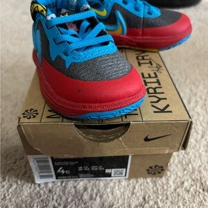 Nike Kyrie Kids sneaker  Red Blue Gray